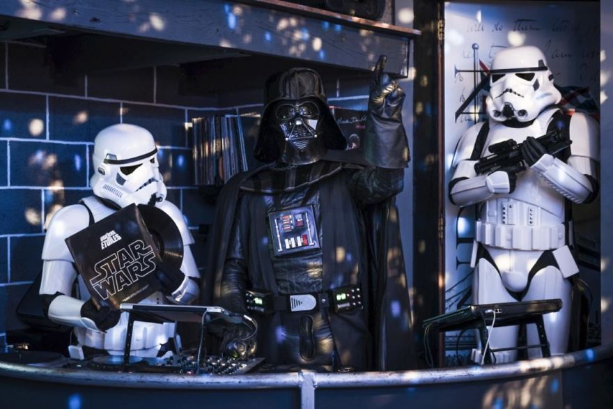 Photographer Reimagines What Would Happen If Darth Vader Faced Financial Crisis Photographer Reimagines What Would Happen If Darth Vader Faced Financial Crisis