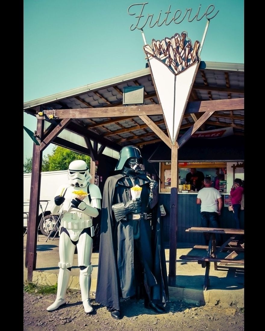 Photographer Reimagines What Would Happen If Darth Vader Faced Financial Crisis Photographer Reimagines What Would Happen If Darth Vader Faced Financial Crisis