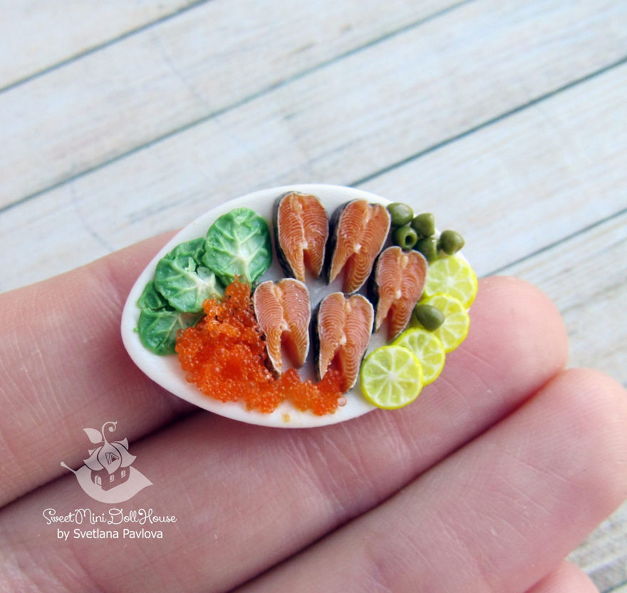 This Girl Makes Miniatures For Doll Houses With Crazy Precision