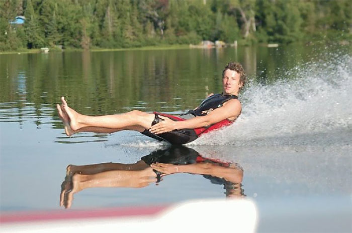 204 Perfectly Timed Photos That Will Mess With Your Head 204 Perfectly Timed Photos That Will Mess With Your Head