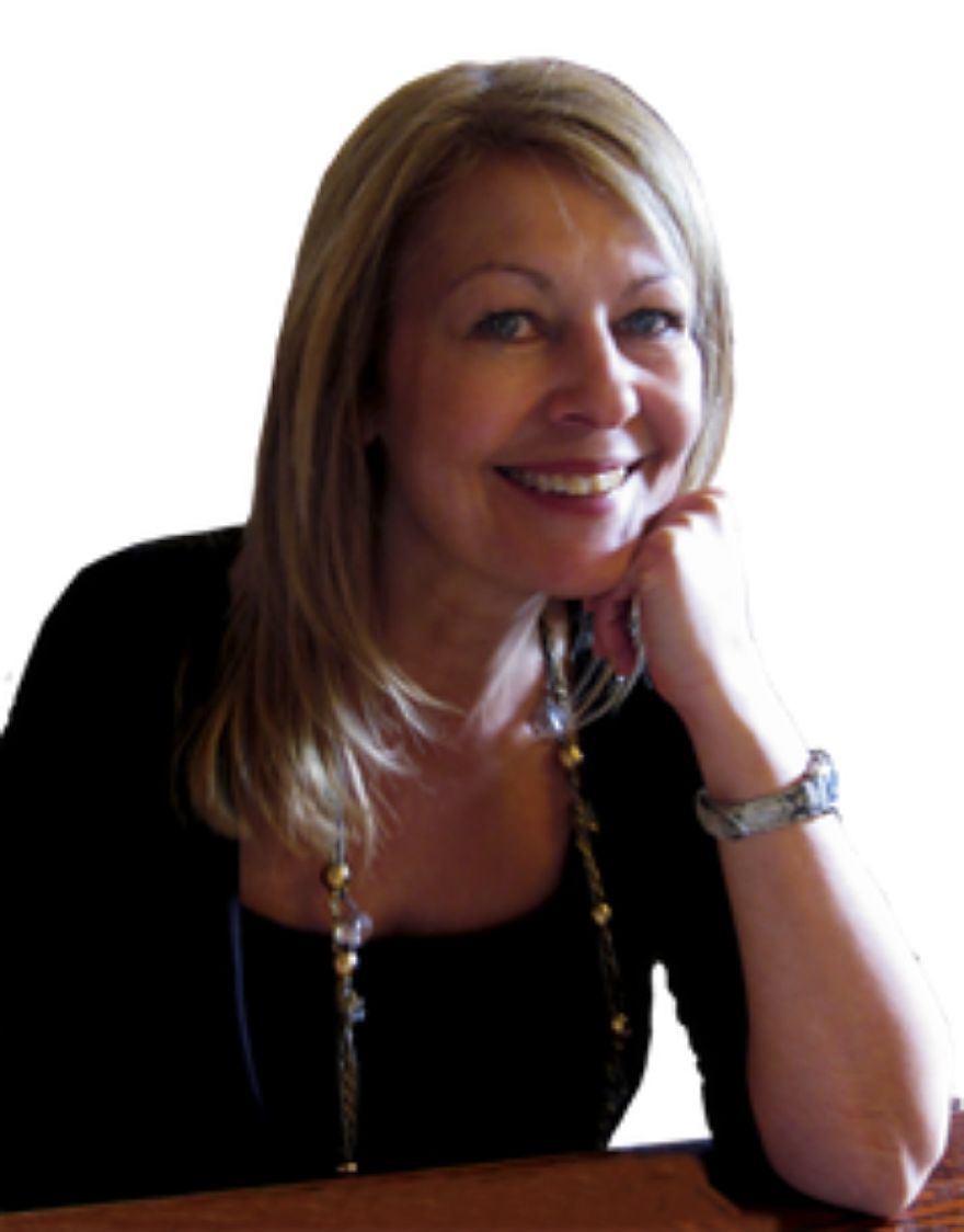 How Self-Taught Artist, Susie Hall, Has Persisted With Her Passion To Find Success How Self-Taught Artist, Susie Hall, Has Persisted With Her Passion To Find Success