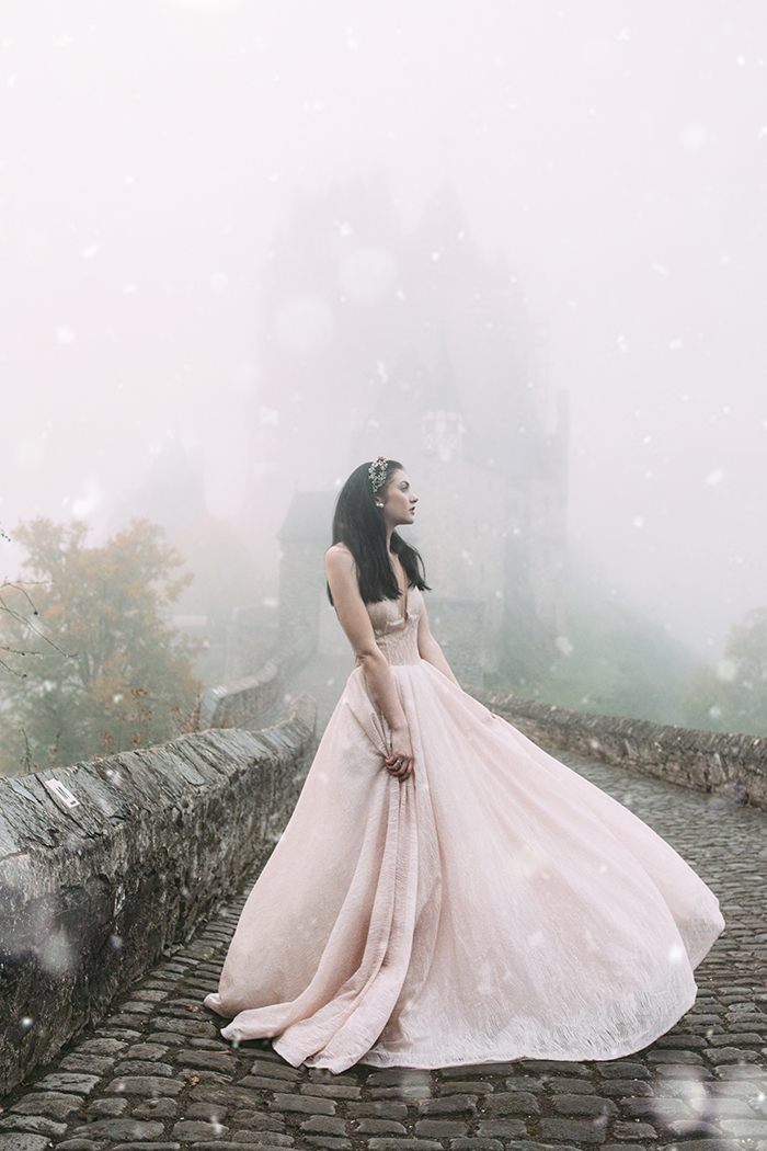 Photographer Wanted To Visit This Castle For More Than 2 Years, And The Photos She Made There Turned Out So Magical And Dreamy Photographer Wanted To Visit This Castle For More Than 2 Years, And The Photos She Made There Turned Out So Magical And Dreamy