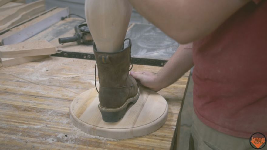 Guy Builds A Manly “Christmas Story” Leg Lamp And Here’s How He Did It Guy Builds A Manly “Christmas Story” Leg Lamp And Here’s How He Did It
