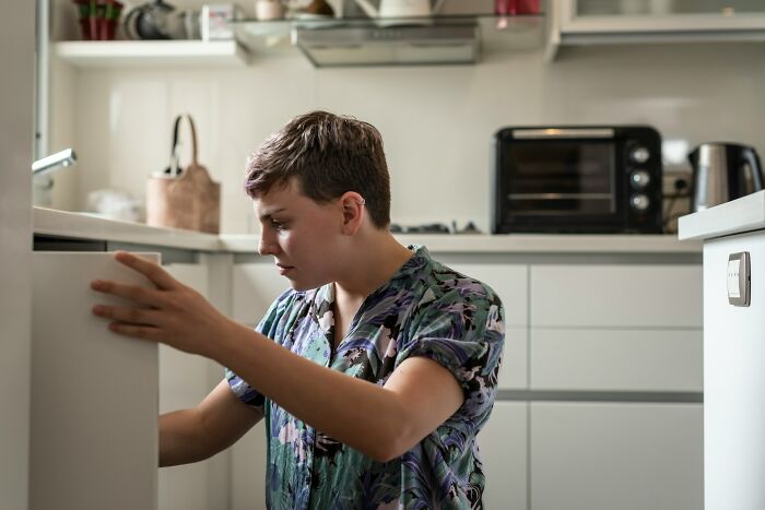 35 Surprising Habits And Secrets People Discovered About Their Partner After Moving In With Them