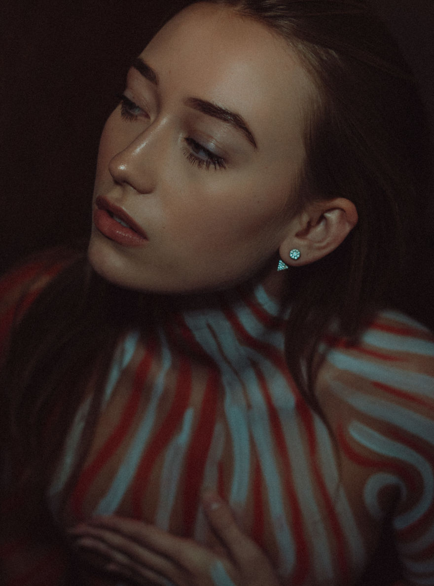 Photographer Combines Paint And Portrait Photography Like No One Else Ever Has Photographer Combines Paint And Portrait Photography Like No One Else Ever Has