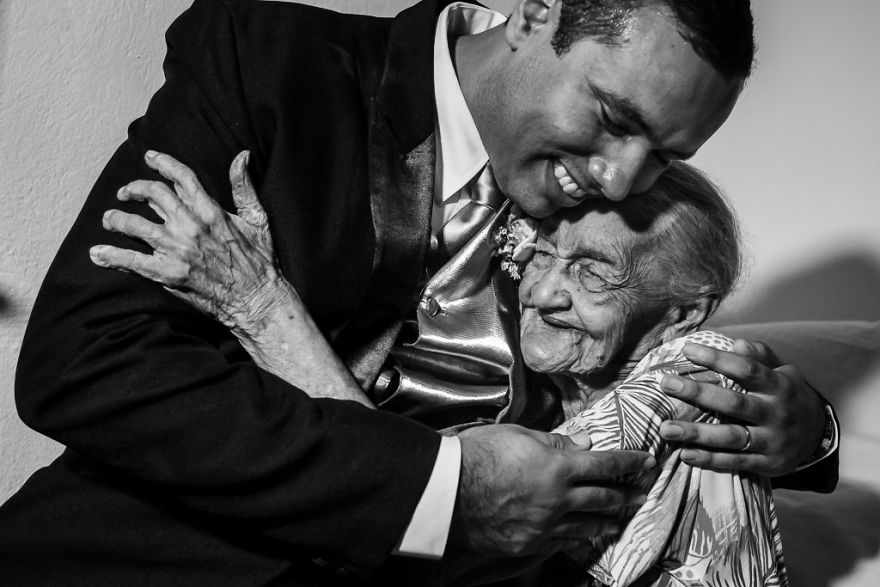 Award Winning Photographs Show The Excitement Of The Bride And Groom On A Great Wedding Day