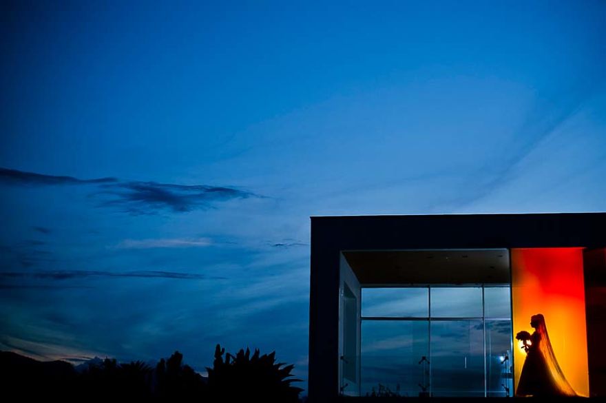 Award Winning Photographs Show The Excitement Of The Bride And Groom On A Great Wedding Day