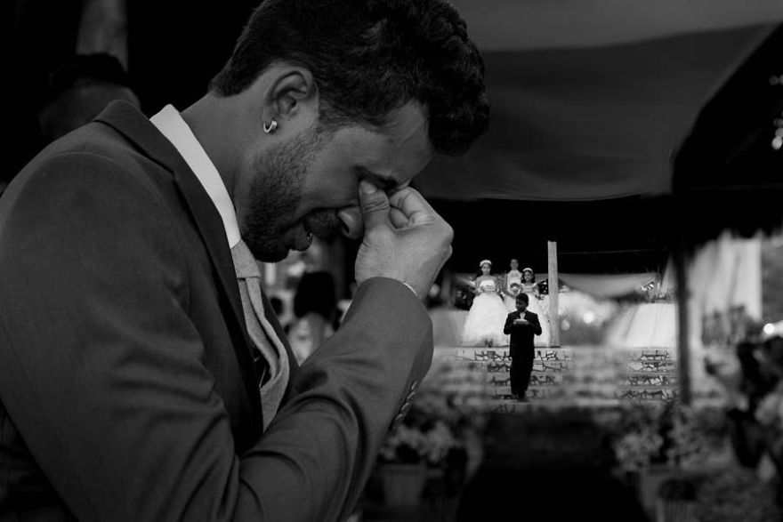 Award Winning Photographs Show The Excitement Of The Bride And Groom On A Great Wedding Day