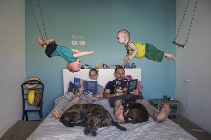 Help Us! Our Father Is A Photographer! Help Us! Our Father Is A Photographer!