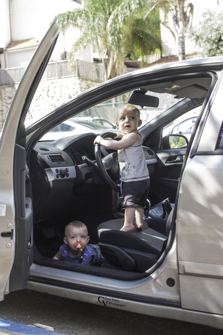 Help Us! Our Father Is A Photographer! Help Us! Our Father Is A Photographer!