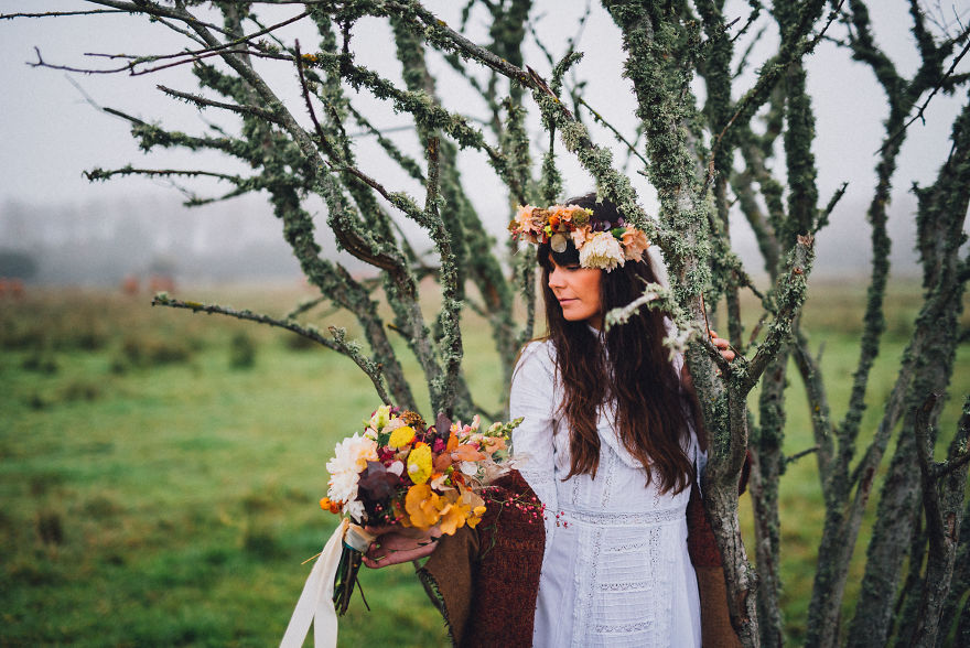 40 Years Later, Daughter Decides To Give Her Mother&#8217;s Wedding Dress A Second Life