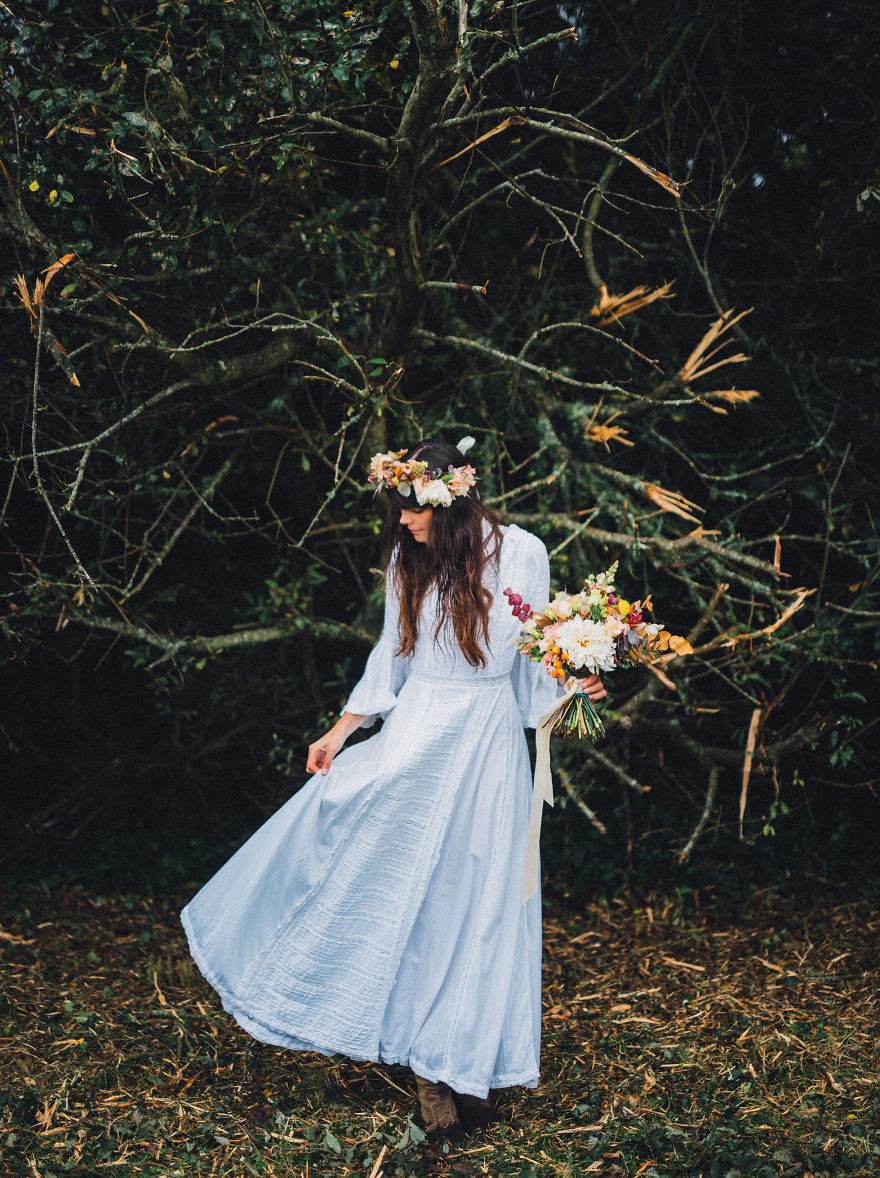 40 Years Later, Daughter Decides To Give Her Mother&#8217;s Wedding Dress A Second Life