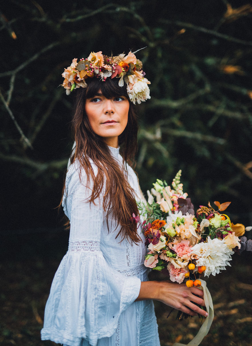 40 Years Later, Daughter Decides To Give Her Mother&#8217;s Wedding Dress A Second Life
