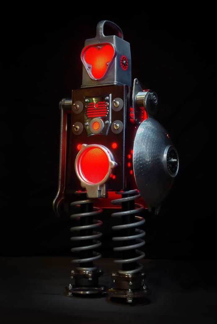 I Sculpt Illuminated Robots From Upcycled Materials I Sculpt Illuminated Robots From Upcycled Materials
