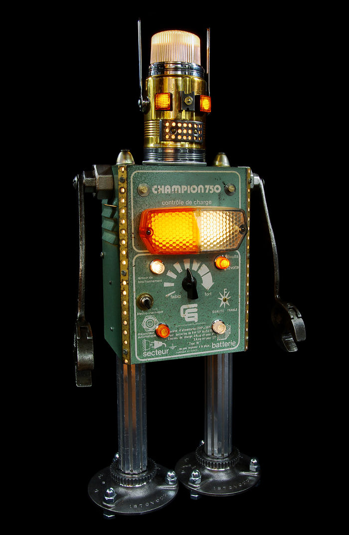 I Sculpt Illuminated Robots From Upcycled Materials I Sculpt Illuminated Robots From Upcycled Materials