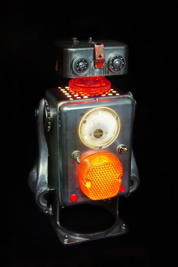I Sculpt Illuminated Robots From Upcycled Materials I Sculpt Illuminated Robots From Upcycled Materials