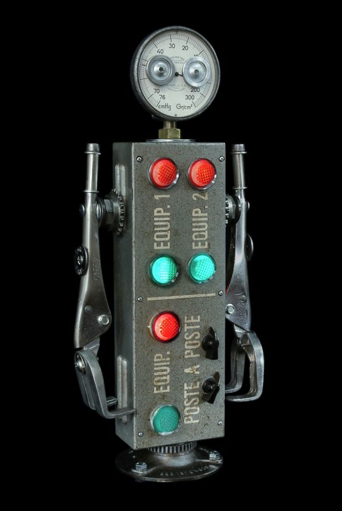 I Sculpt Illuminated Robots From Upcycled Materials I Sculpt Illuminated Robots From Upcycled Materials