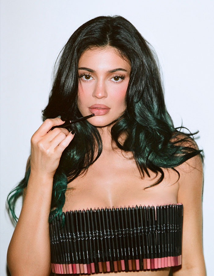 &#8220;The Most Annoying&#8221;: Kris Jenner&#8217;s Family Photo Sparks Debate About Who Her &#8220;Least Favorite&#8221; Is