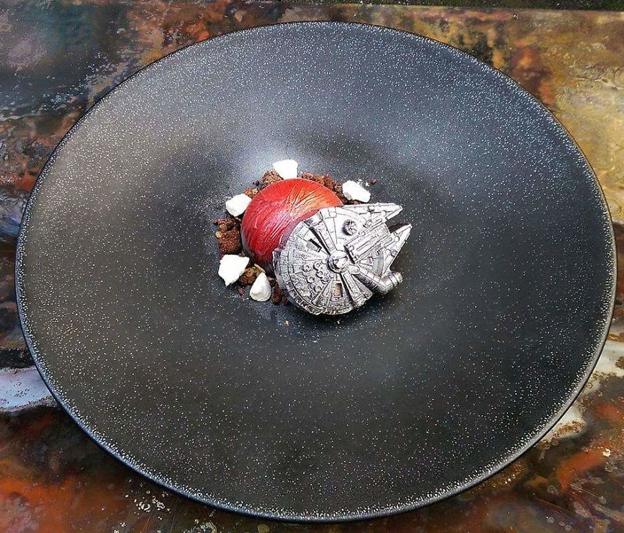 Some Star Wars Themed Desserts, Everything On The Plate Is Edible