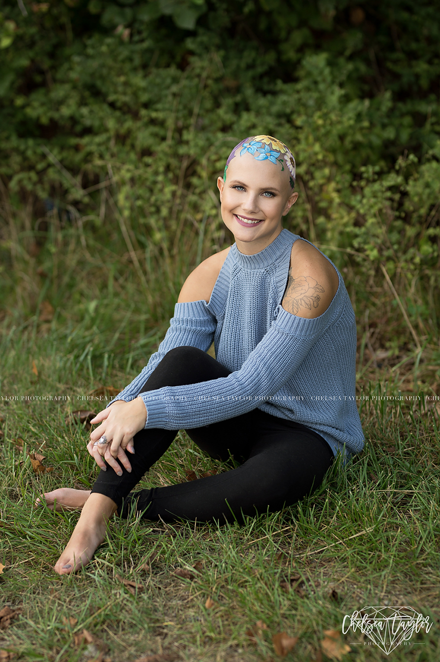 Mom Spends Hours Painting Daughter’s Bald Head For Her Senior Year Portraits, And The Result Is Beautiful Mom Spends Hours Painting Daughter’s Bald Head For Her Senior Year Portraits, And The Result Is Beautiful