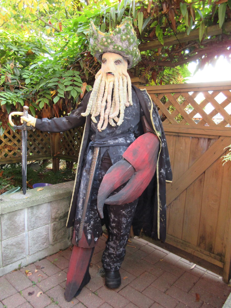 Girl Goes All Out To Dress As Davy Jones Girl Goes All Out To Dress As Davy Jones