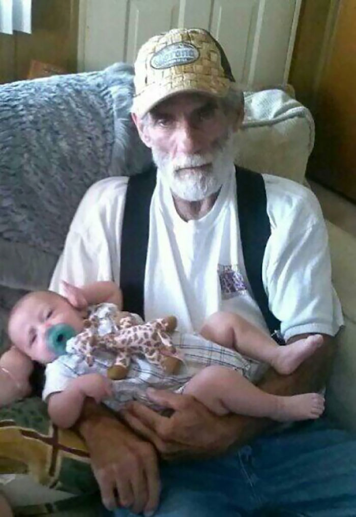 124 Photos Of Grandparents Meeting Their Grandchildren That Will Make You Weak In The Knees