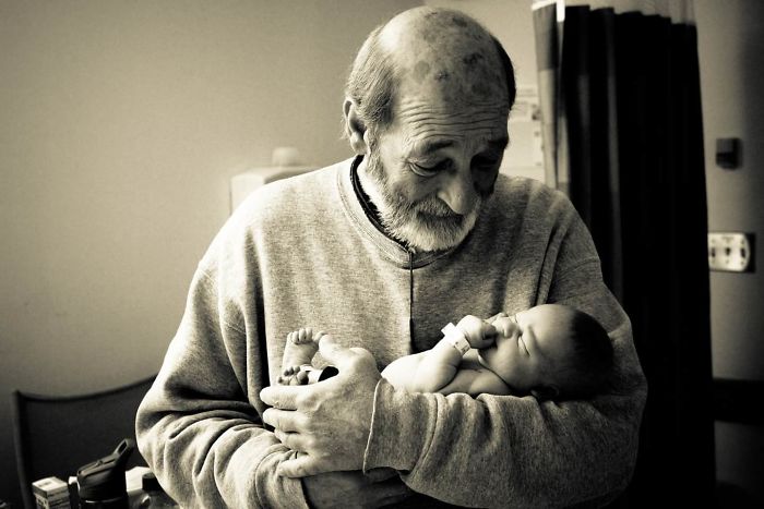 124 Photos Of Grandparents Meeting Their Grandchildren That Will Make You Weak In The Knees