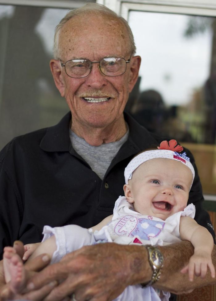 124 Photos Of Grandparents Meeting Their Grandchildren That Will Make You Weak In The Knees
