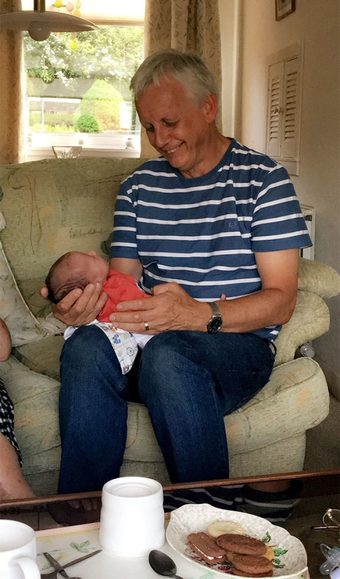 124 Photos Of Grandparents Meeting Their Grandchildren That Will Make You Weak In The Knees