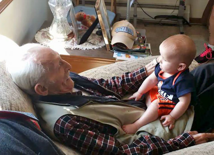 124 Photos Of Grandparents Meeting Their Grandchildren That Will Make You Weak In The Knees