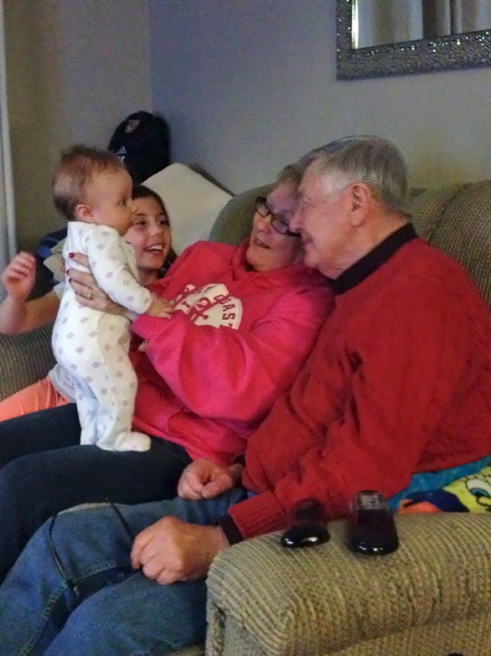 124 Photos Of Grandparents Meeting Their Grandchildren That Will Make You Weak In The Knees
