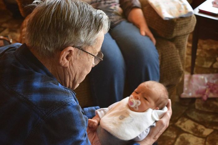 124 Photos Of Grandparents Meeting Their Grandchildren That Will Make You Weak In The Knees