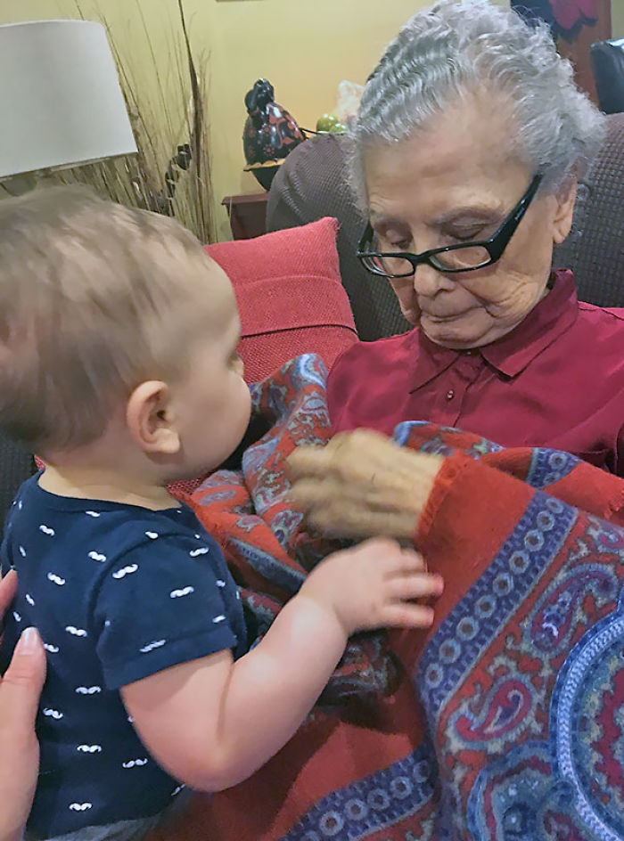 124 Photos Of Grandparents Meeting Their Grandchildren That Will Make You Weak In The Knees