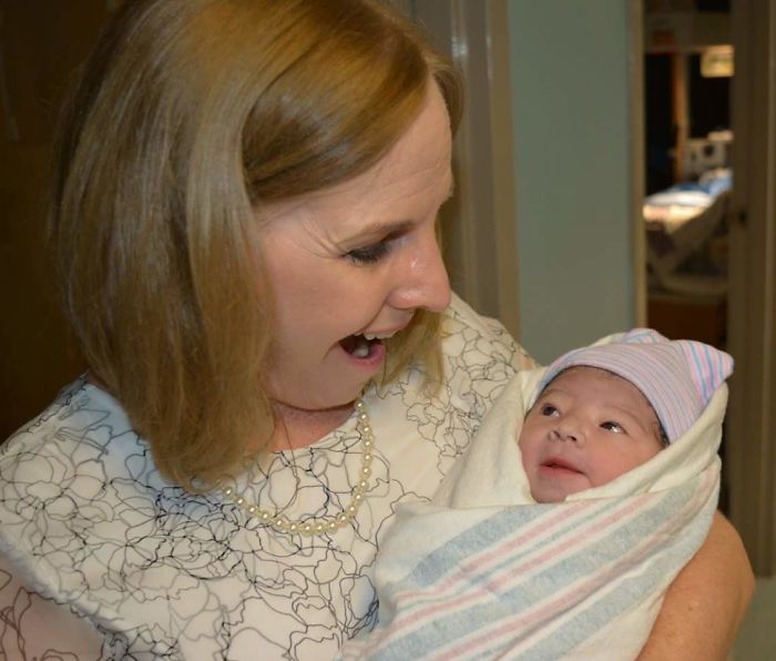 124 Photos Of Grandparents Meeting Their Grandchildren That Will Make You Weak In The Knees