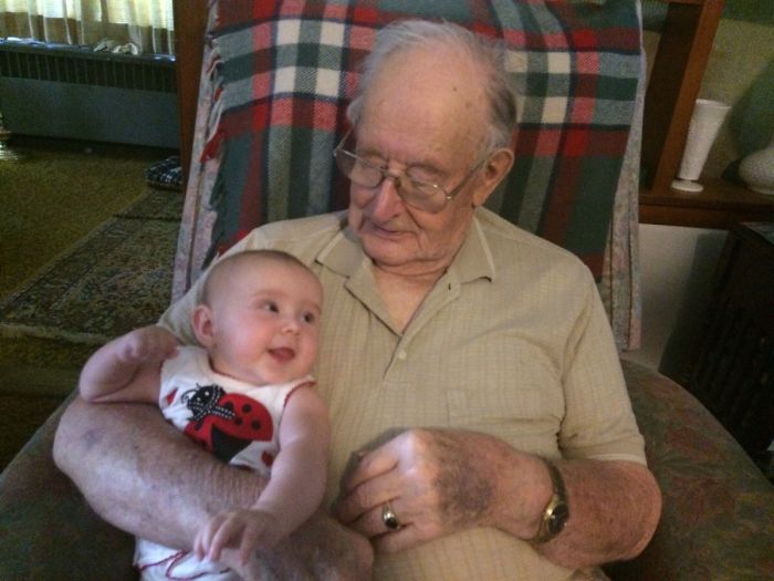 124 Photos Of Grandparents Meeting Their Grandchildren That Will Make You Weak In The Knees