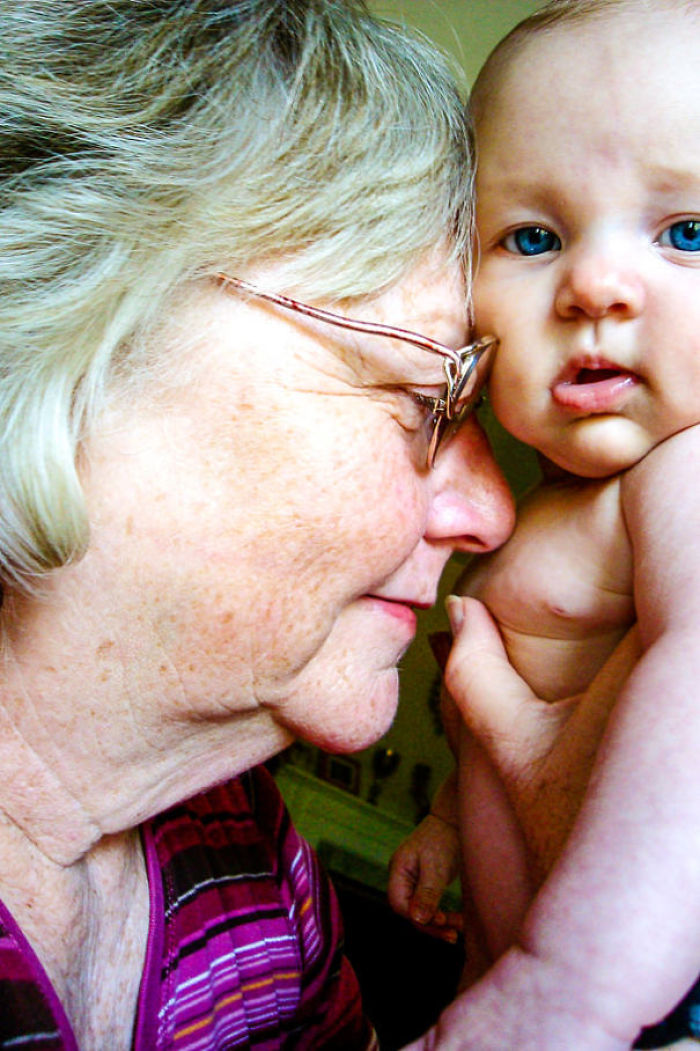 124 Photos Of Grandparents Meeting Their Grandchildren That Will Make You Weak In The Knees