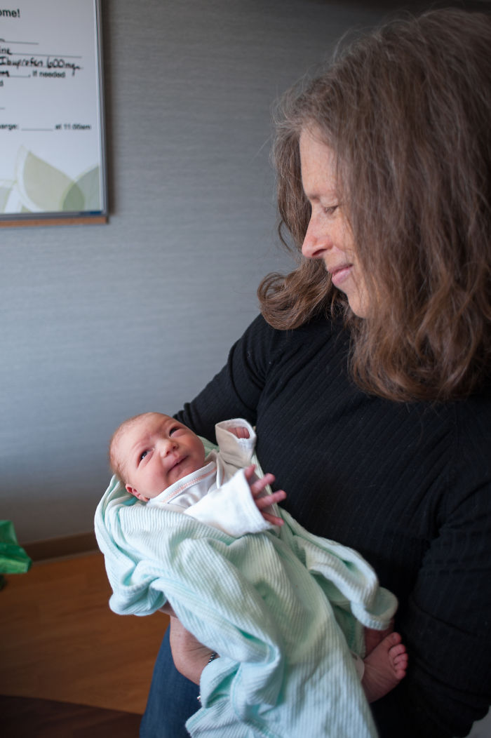 124 Photos Of Grandparents Meeting Their Grandchildren That Will Make You Weak In The Knees