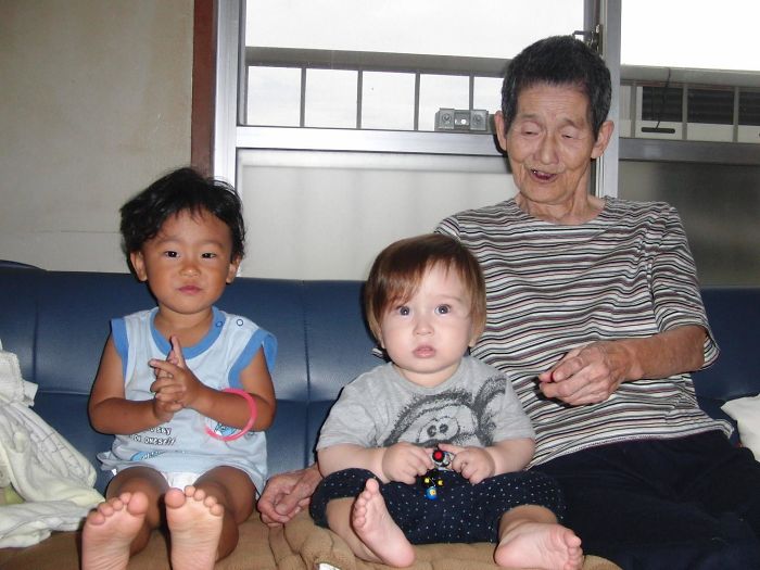 124 Photos Of Grandparents Meeting Their Grandchildren That Will Make You Weak In The Knees