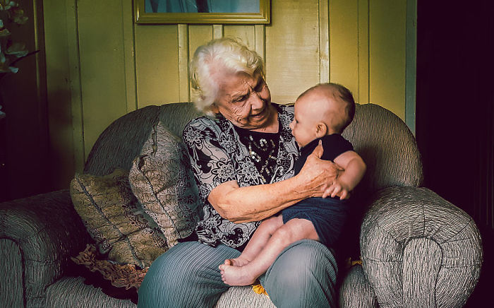 124 Photos Of Grandparents Meeting Their Grandchildren That Will Make You Weak In The Knees