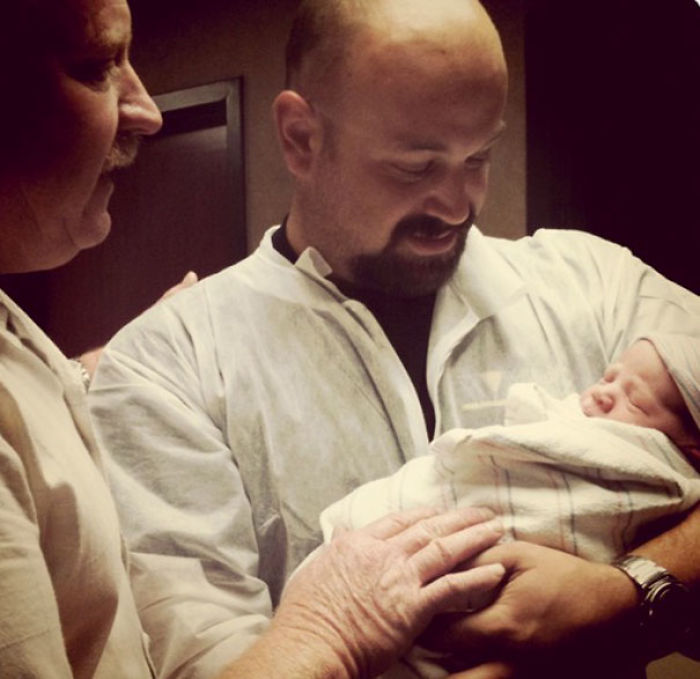 124 Photos Of Grandparents Meeting Their Grandchildren That Will Make You Weak In The Knees