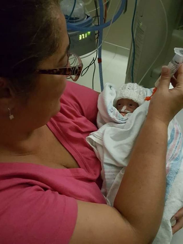 124 Photos Of Grandparents Meeting Their Grandchildren That Will Make You Weak In The Knees