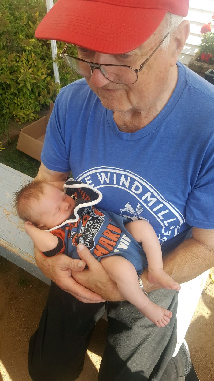124 Photos Of Grandparents Meeting Their Grandchildren That Will Make You Weak In The Knees
