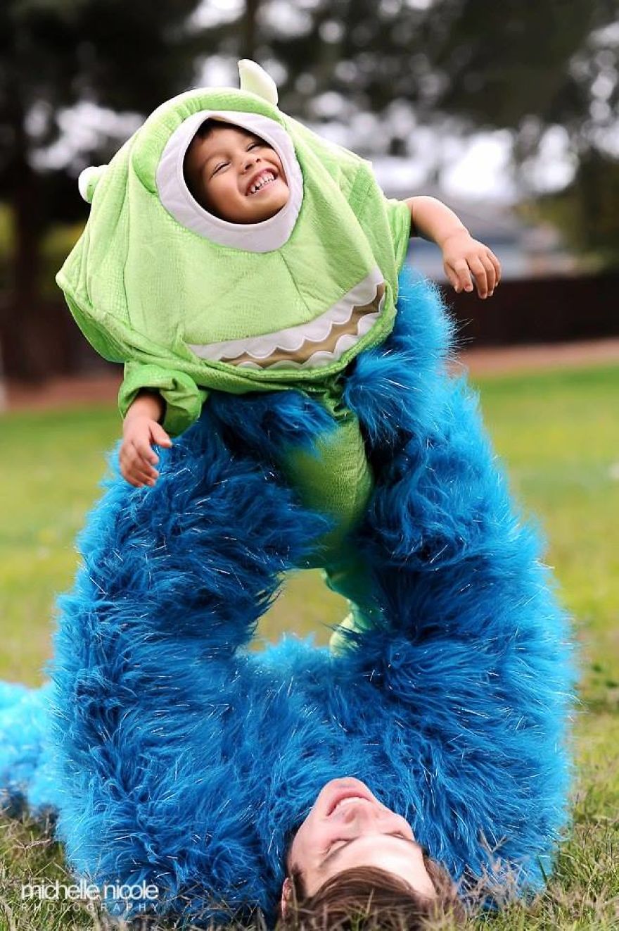 Amazing Disney Family Dresses Up For Halloween For 7 Years Straight Amazing Disney Family Dresses Up For Halloween For 7 Years Straight