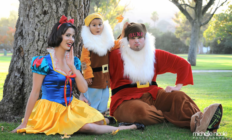 Amazing Disney Family Dresses Up For Halloween For 7 Years Straight Amazing Disney Family Dresses Up For Halloween For 7 Years Straight