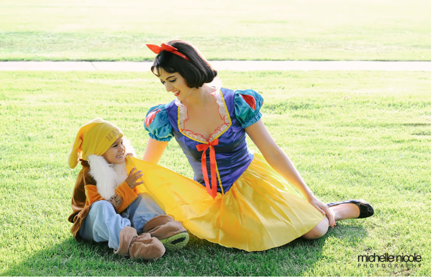 Amazing Disney Family Dresses Up For Halloween For 7 Years Straight Amazing Disney Family Dresses Up For Halloween For 7 Years Straight