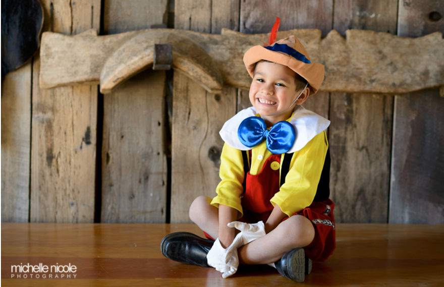 Amazing Disney Family Dresses Up For Halloween For 7 Years Straight Amazing Disney Family Dresses Up For Halloween For 7 Years Straight