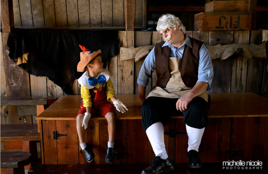 Amazing Disney Family Dresses Up For Halloween For 7 Years Straight Amazing Disney Family Dresses Up For Halloween For 7 Years Straight