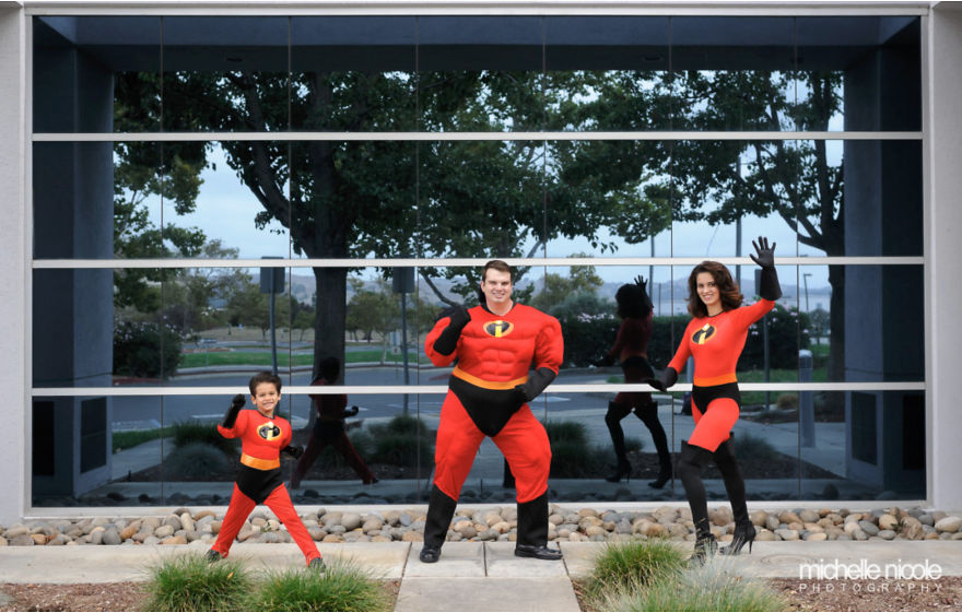 Amazing Disney Family Dresses Up For Halloween For 7 Years Straight Amazing Disney Family Dresses Up For Halloween For 7 Years Straight