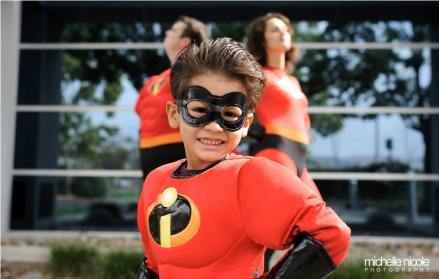 Amazing Disney Family Dresses Up For Halloween For 7 Years Straight Amazing Disney Family Dresses Up For Halloween For 7 Years Straight