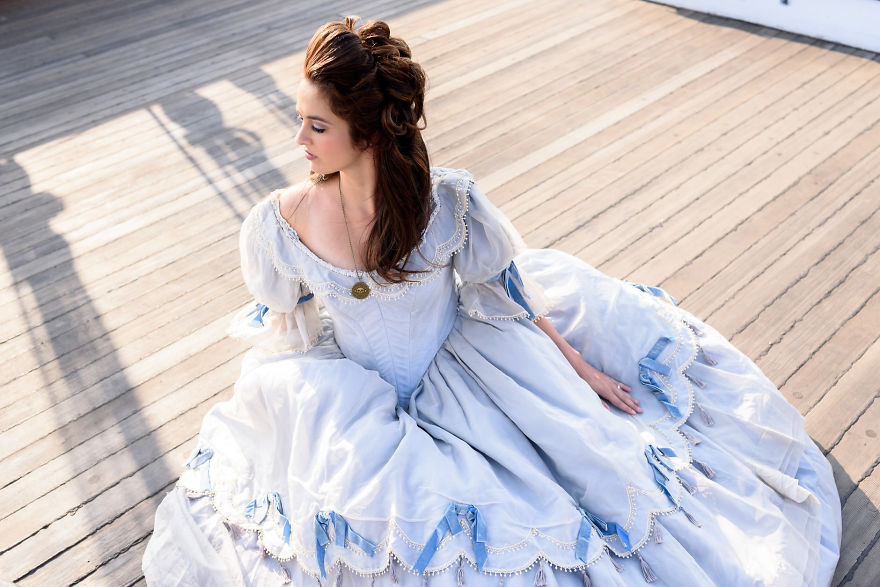 Amazing Disney Family Dresses Up For Halloween For 7 Years Straight Amazing Disney Family Dresses Up For Halloween For 7 Years Straight